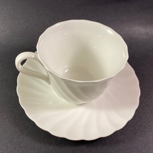 Vintage Wedgwood Candlelight bone china white teacup and saucer - Picture 4 of 7